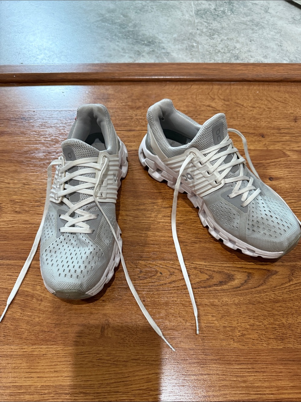 Lightweight White Running Shoes - Picture 5 of 6